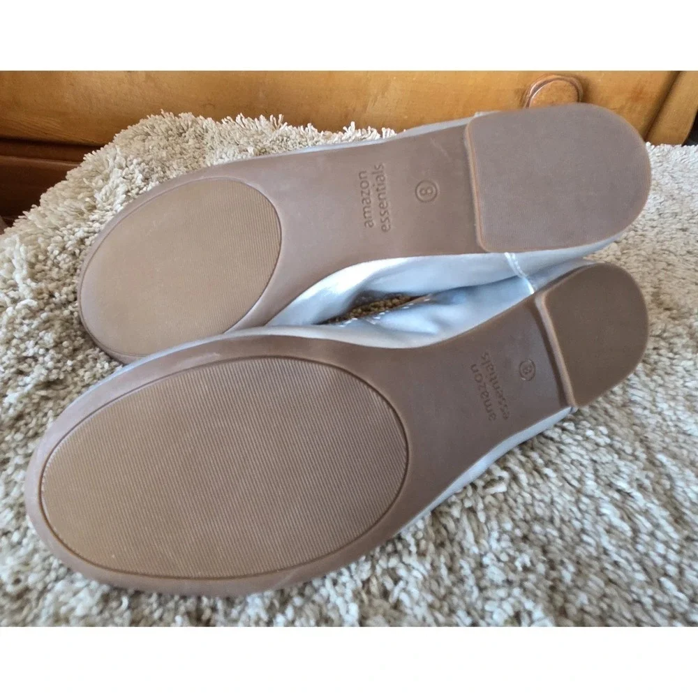 Amazon Essentials product pair